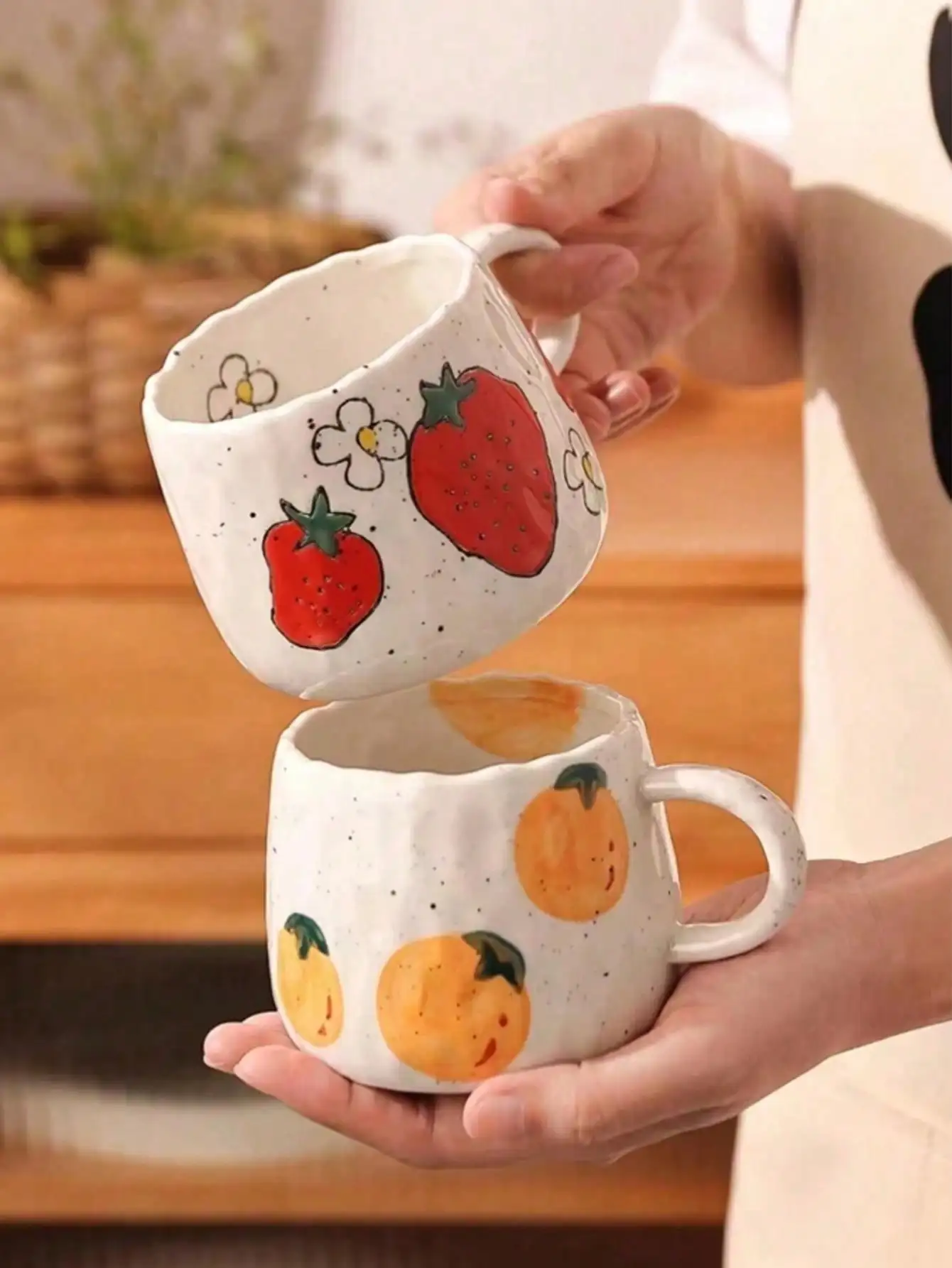 1 كوب قهوة سيراميك مرسومة يدويًا بنمط الفاكهة، مثالي للمنزل والمكتب وهدايا المناسبات وهدايا العطلات وهدايا عيد الميلاد - الصورة 2